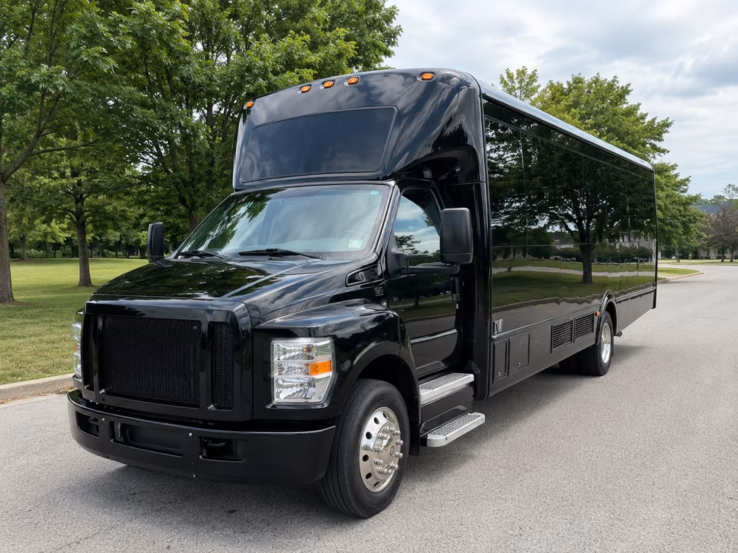 25 Passenger Party Bus Exterior